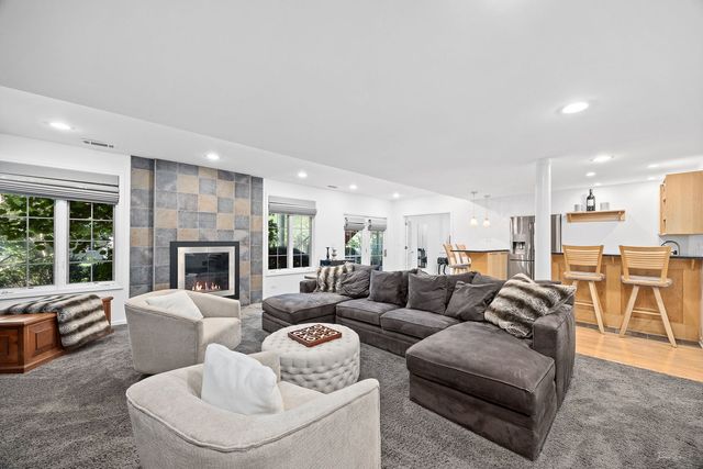 1950 Elmore Avenue, Downers Grove, IL 60515