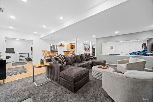 1950 Elmore Avenue, Downers Grove, IL 60515