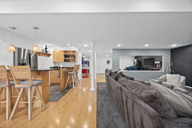 1950 Elmore Avenue, Downers Grove, IL 60515