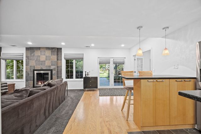 1950 Elmore Avenue, Downers Grove, IL 60515