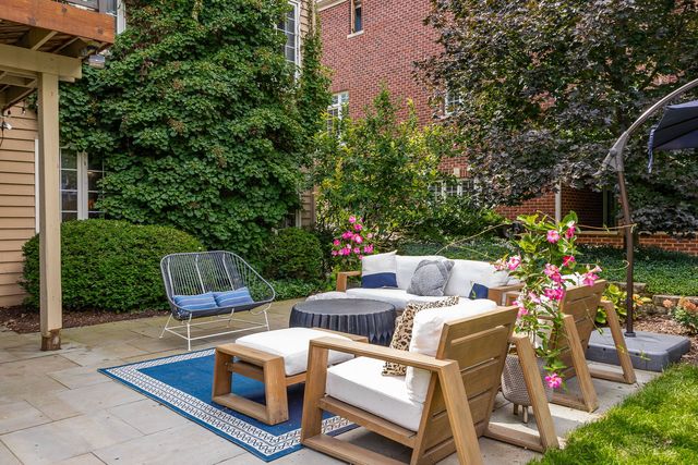 1950 Elmore Avenue, Downers Grove, IL 60515