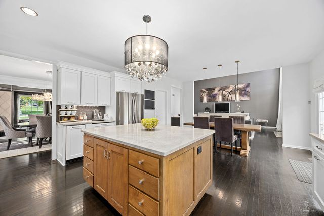 1950 Elmore Avenue, Downers Grove, IL 60515