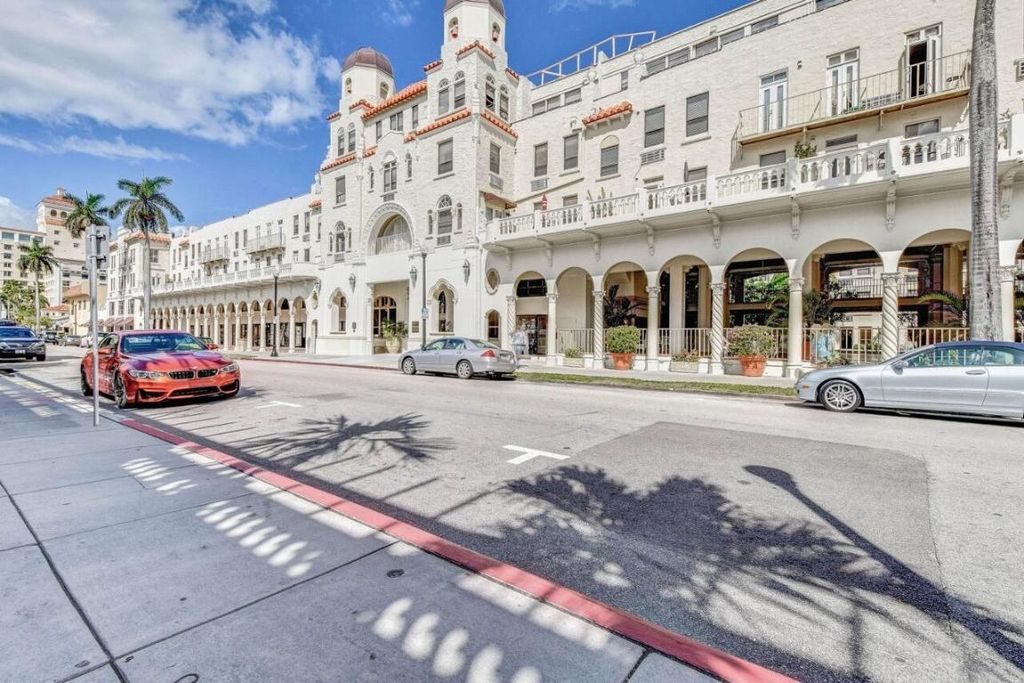 Image 12 of property listing at 235 Sunrise Avenue #3265, Palm Beach, FL 33480