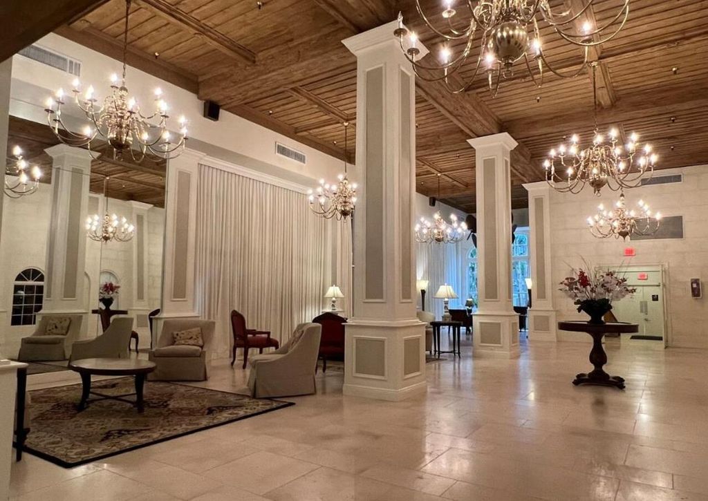 Image 13 of property listing at 235 Sunrise Avenue #3265, Palm Beach, FL 33480