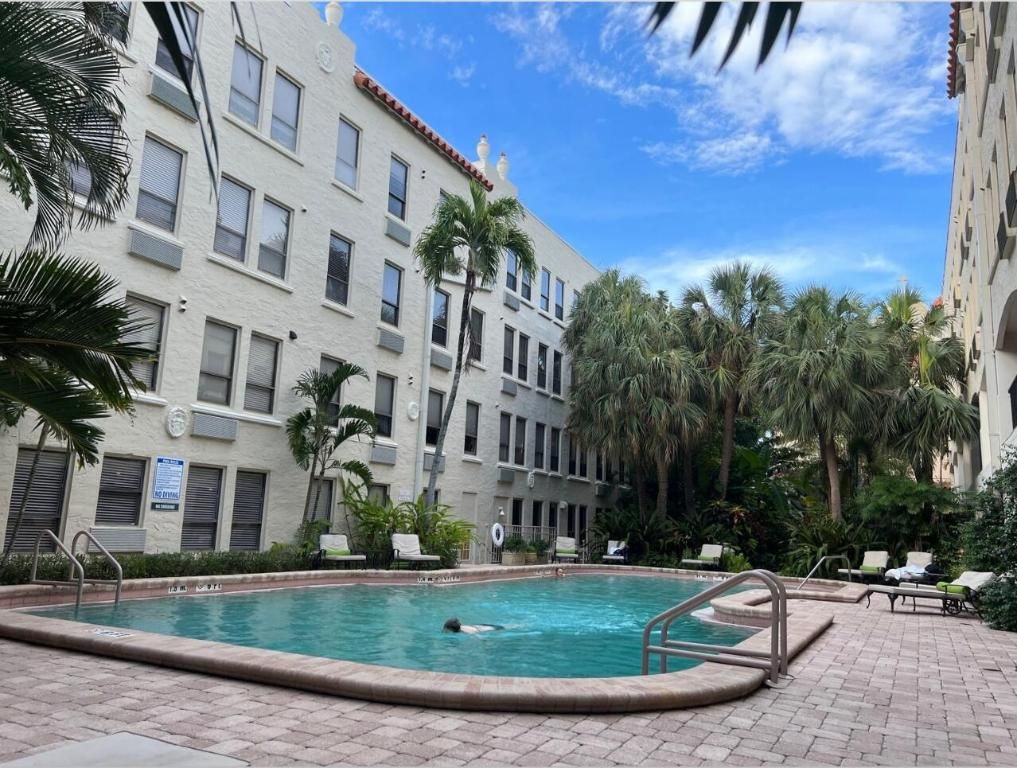Image 17 of property listing at 235 Sunrise Avenue #3265, Palm Beach, FL 33480