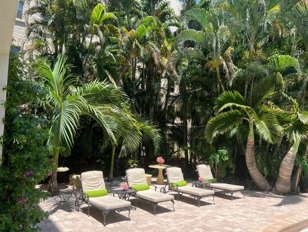 Image 18 of property listing at 235 Sunrise Avenue #3265, Palm Beach, FL 33480