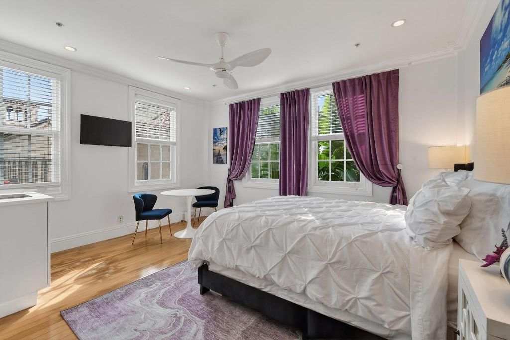 Image 2 of property listing at 235 Sunrise Avenue #3265, Palm Beach, FL 33480