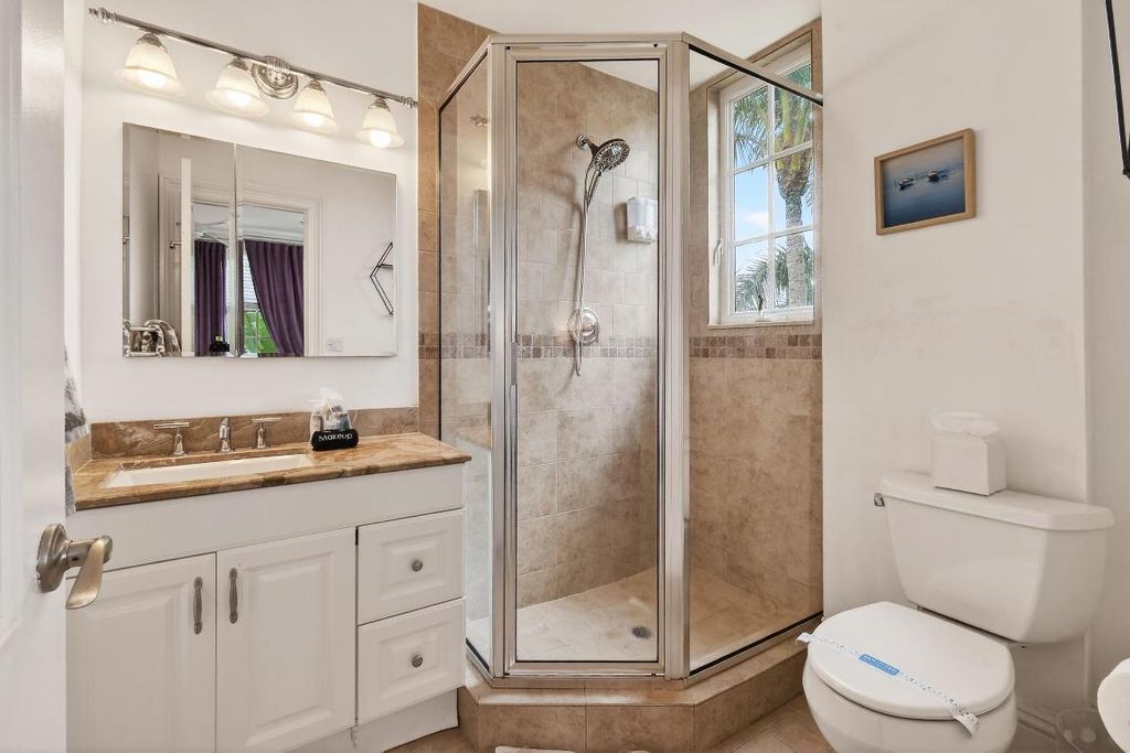 Image 8 of property listing at 235 Sunrise Avenue #3265, Palm Beach, FL 33480