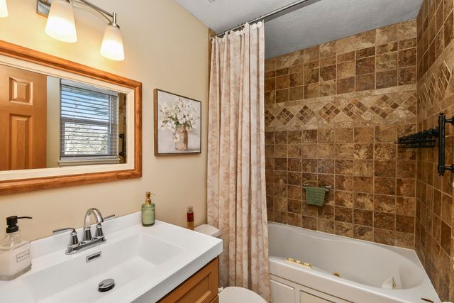 861 Country Meadows Road, Highlandville, MO 65669