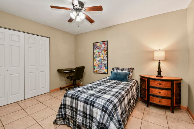 861 Country Meadows Road, Highlandville, MO 65669