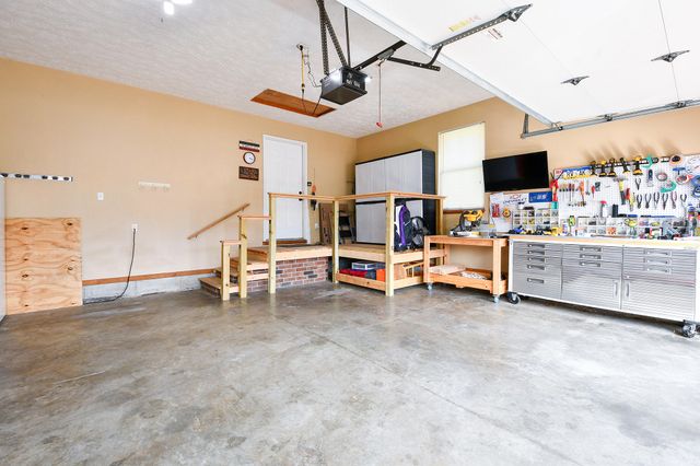 861 Country Meadows Road, Highlandville, MO 65669