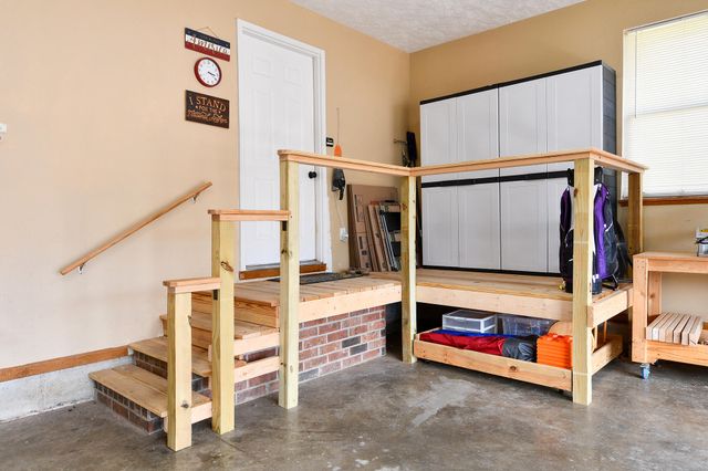 861 Country Meadows Road, Highlandville, MO 65669