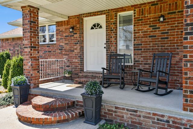 861 Country Meadows Road, Highlandville, MO 65669