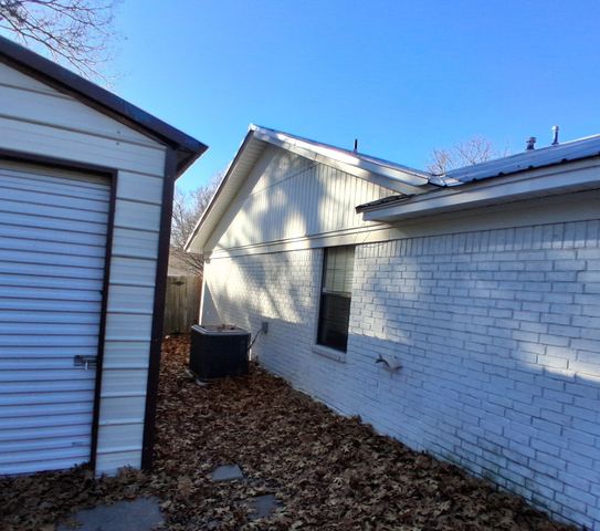 18 Kay Circle, Nash, TX 75569