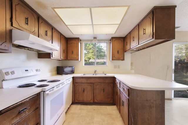 2505 Loyola Dr, Davis, CA 95618