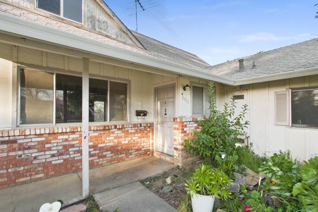 2505 Loyola Dr, Davis, CA 95618