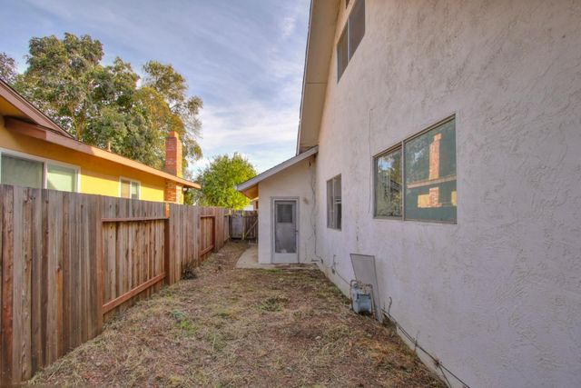 2505 Loyola Dr, Davis, CA 95618