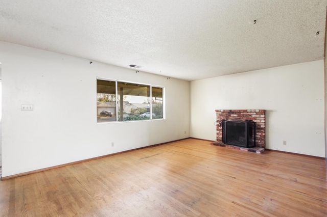 2505 Loyola Dr, Davis, CA 95618