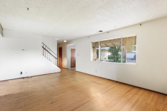 2505 Loyola Dr, Davis, CA 95618