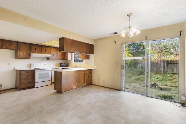 2505 Loyola Dr, Davis, CA 95618