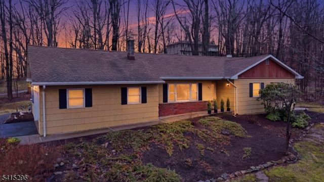 14 Hill Rd, Stanhope Boro, NJ 07874