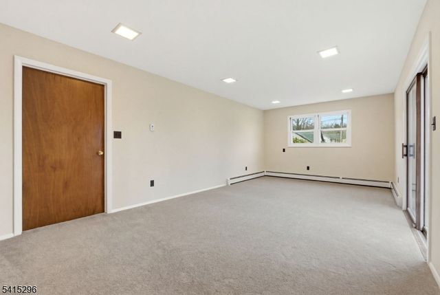 14 Hill Rd, Stanhope Boro, NJ 07874