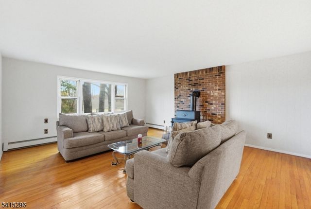 14 Hill Rd, Stanhope Boro, NJ 07874