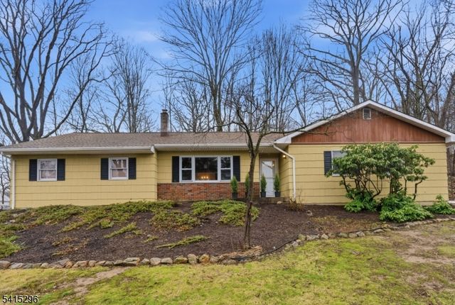 14 Hill Rd, Stanhope Boro, NJ 07874