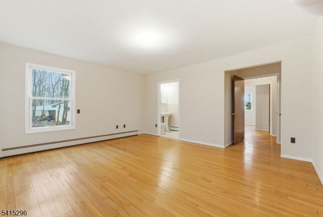 14 Hill Rd, Stanhope Boro, NJ 07874