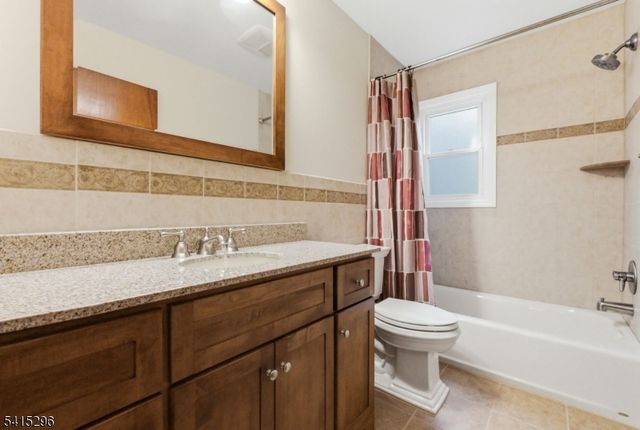 14 Hill Rd, Stanhope Boro, NJ 07874