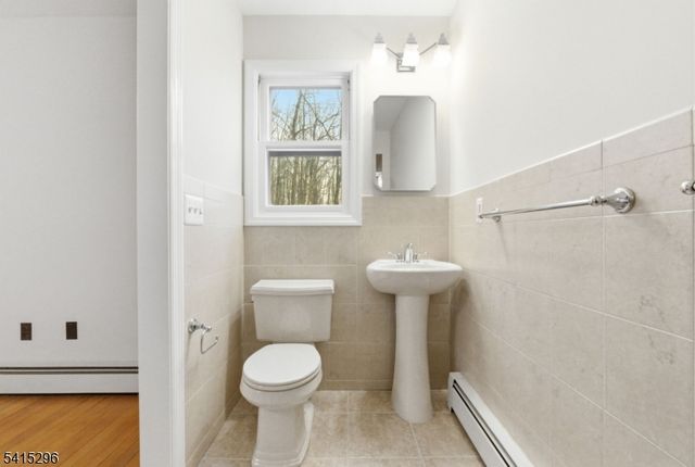 14 Hill Rd, Stanhope Boro, NJ 07874