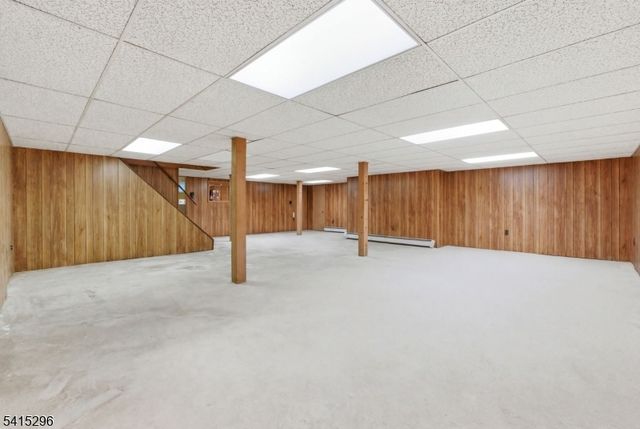 14 Hill Rd, Stanhope Boro, NJ 07874