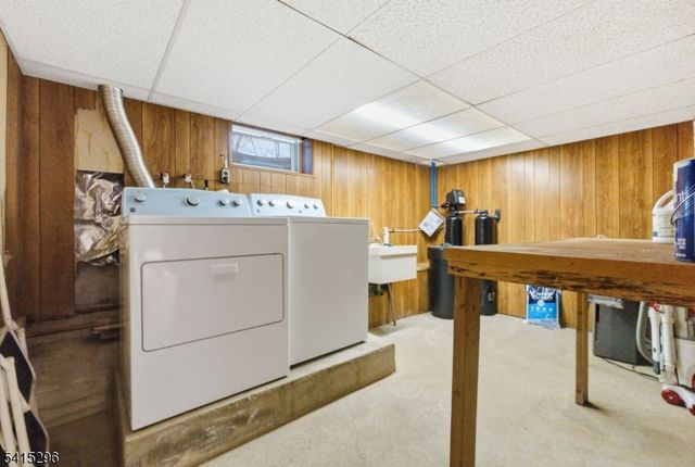 14 Hill Rd, Stanhope Boro, NJ 07874