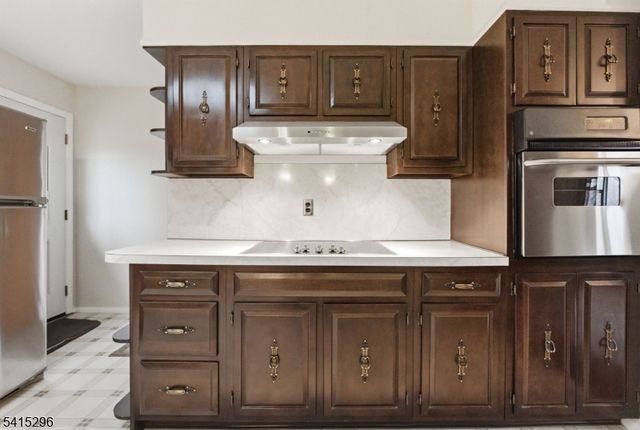 14 Hill Rd, Stanhope Boro, NJ 07874