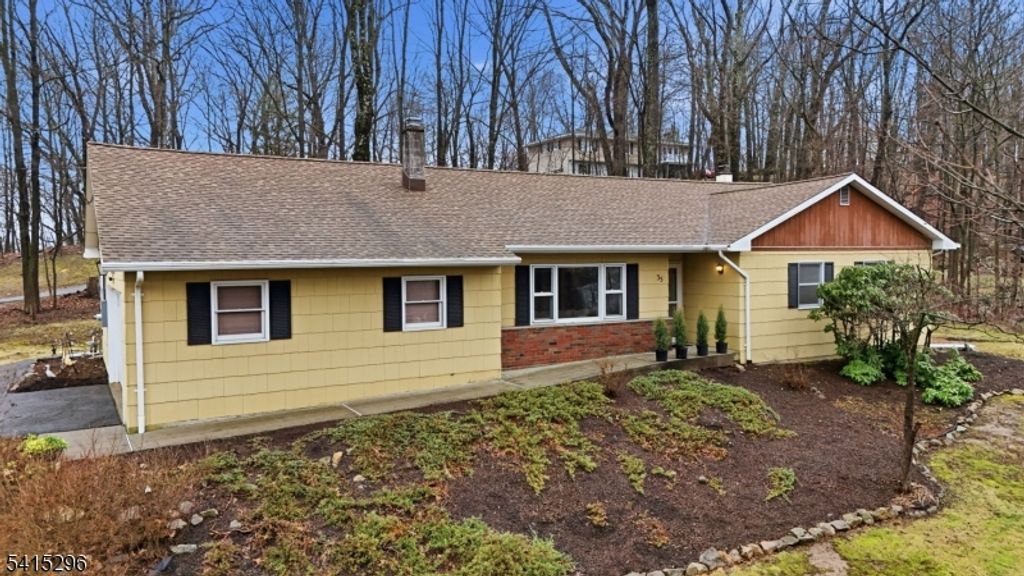 14 Hill Rd, Stanhope Boro, NJ 07874