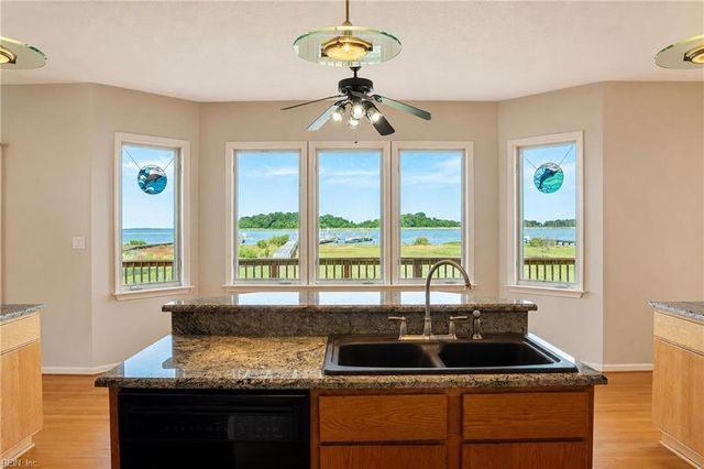 1214 Dandy Loop RD, Yorktown, VA 23692