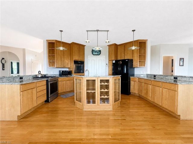 1214 Dandy Loop RD, Yorktown, VA 23692
