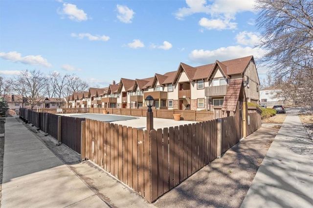 6206 Robinson Street 2, Mission, KS 66202