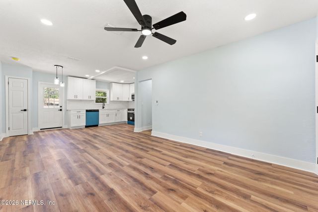 2655 COMMUNITY Road, Jacksonville, FL 32207