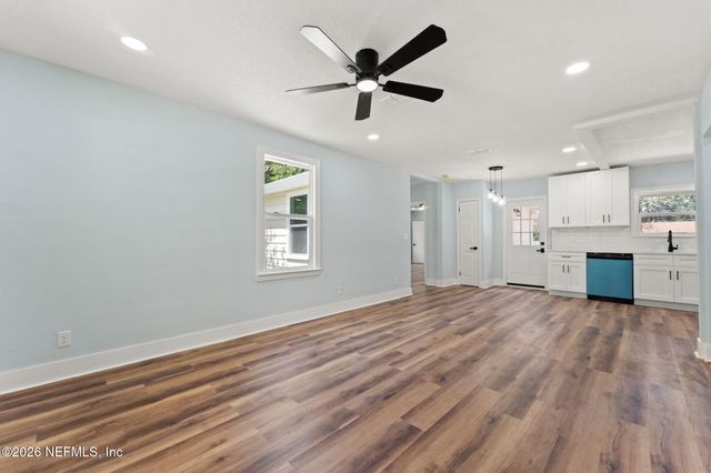 2655 COMMUNITY Road, Jacksonville, FL 32207