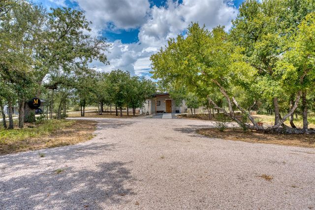 1039 Link DR, Kingsland, TX 78639