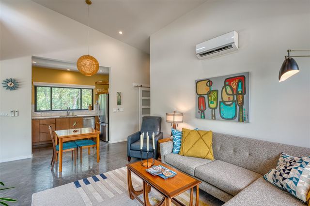 1039 Link DR, Kingsland, TX 78639