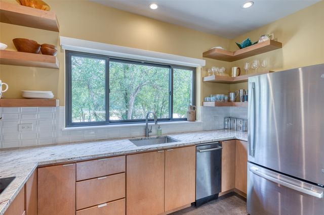 1039 Link DR, Kingsland, TX 78639