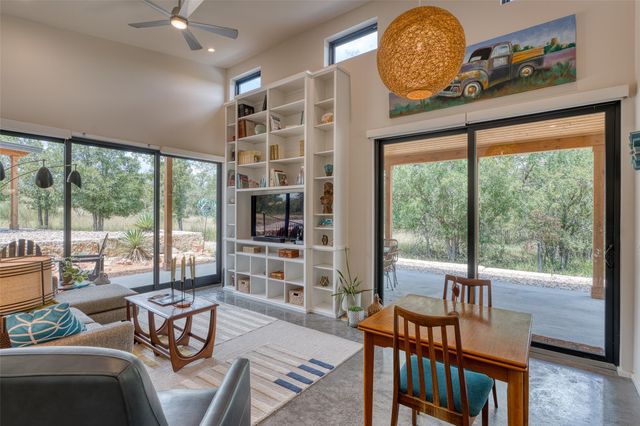 1039 Link DR, Kingsland, TX 78639