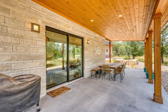 1039 Link DR, Kingsland, TX 78639