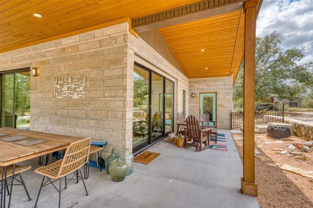 1039 Link DR, Kingsland, TX 78639