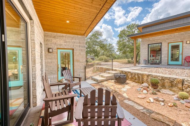 1039 Link DR, Kingsland, TX 78639