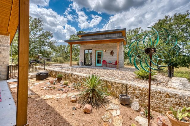 1039 Link DR, Kingsland, TX 78639