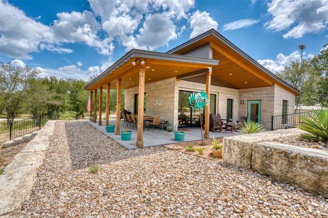 1039 Link DR, Kingsland, TX 78639