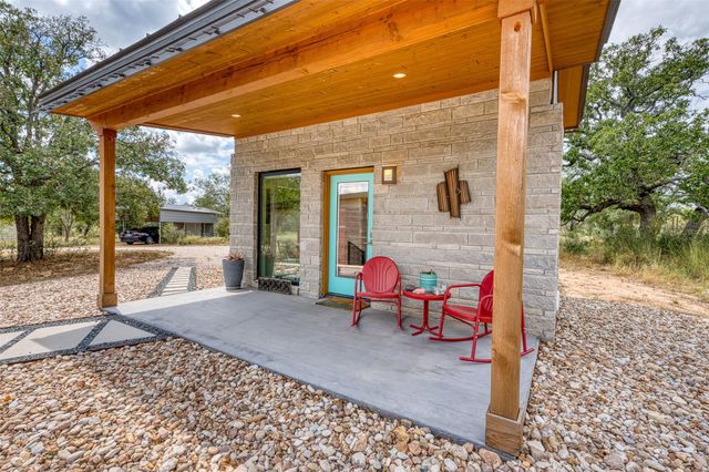 1039 Link DR, Kingsland, TX 78639